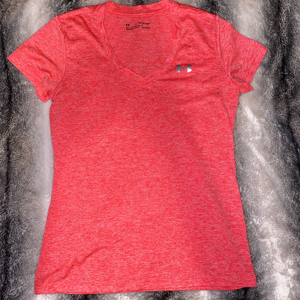 ❣️Bright coral Under Armor shirt!!❣️